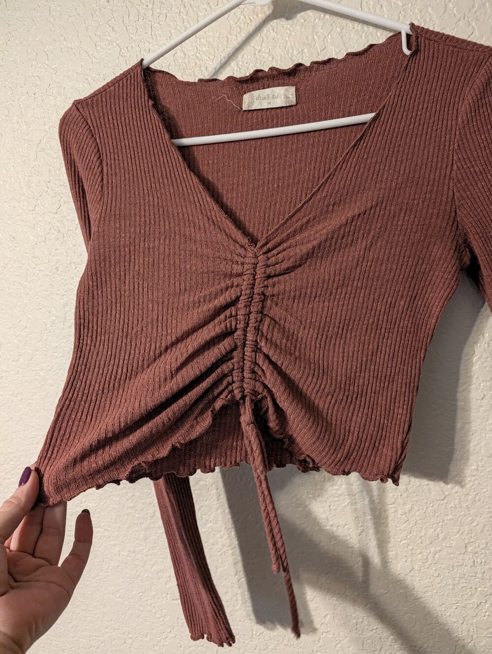 Altar'd State Ribbed Drawstring V-Neck Long Sleeve Crop Top Brick Red/Orange, M - Picture 4 of 6